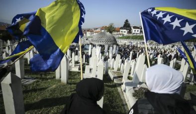 Bosna Hersek’in ilk Cumhurbaşkanı İzetbegoviç, vefatının 19. yılında kabri başında anıldı