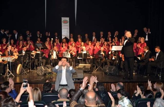 Eskişehir haberleri! Eskişehir’de ünlü sanatçı Coşkun Sabah’ın konserine ağır ilgi