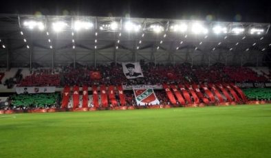 Karşıyaka tribünde farklı