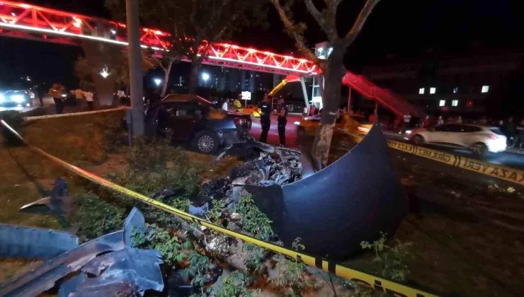 Konya’da Makas Atan Otomobil Ağaca Çarptı: 2’si Ağır 3 Yaralı