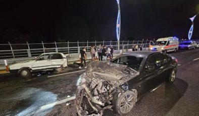 Adana’da hız kazası: Çarptığı otomobili 100 metre metre sürükledi; 1 ölü, 1 yaralı