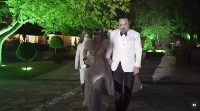 Volkan Konak, eşiyle 30 yıl sonra düğün yaptı