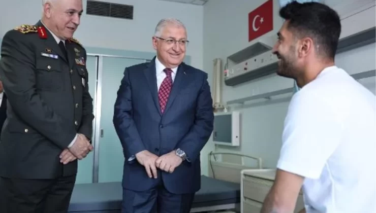 Milli Savunma Bakanı Yaşar Güler, Gaziler Günü dolayısıyla tedavi gören gazilerle bir araya geldi