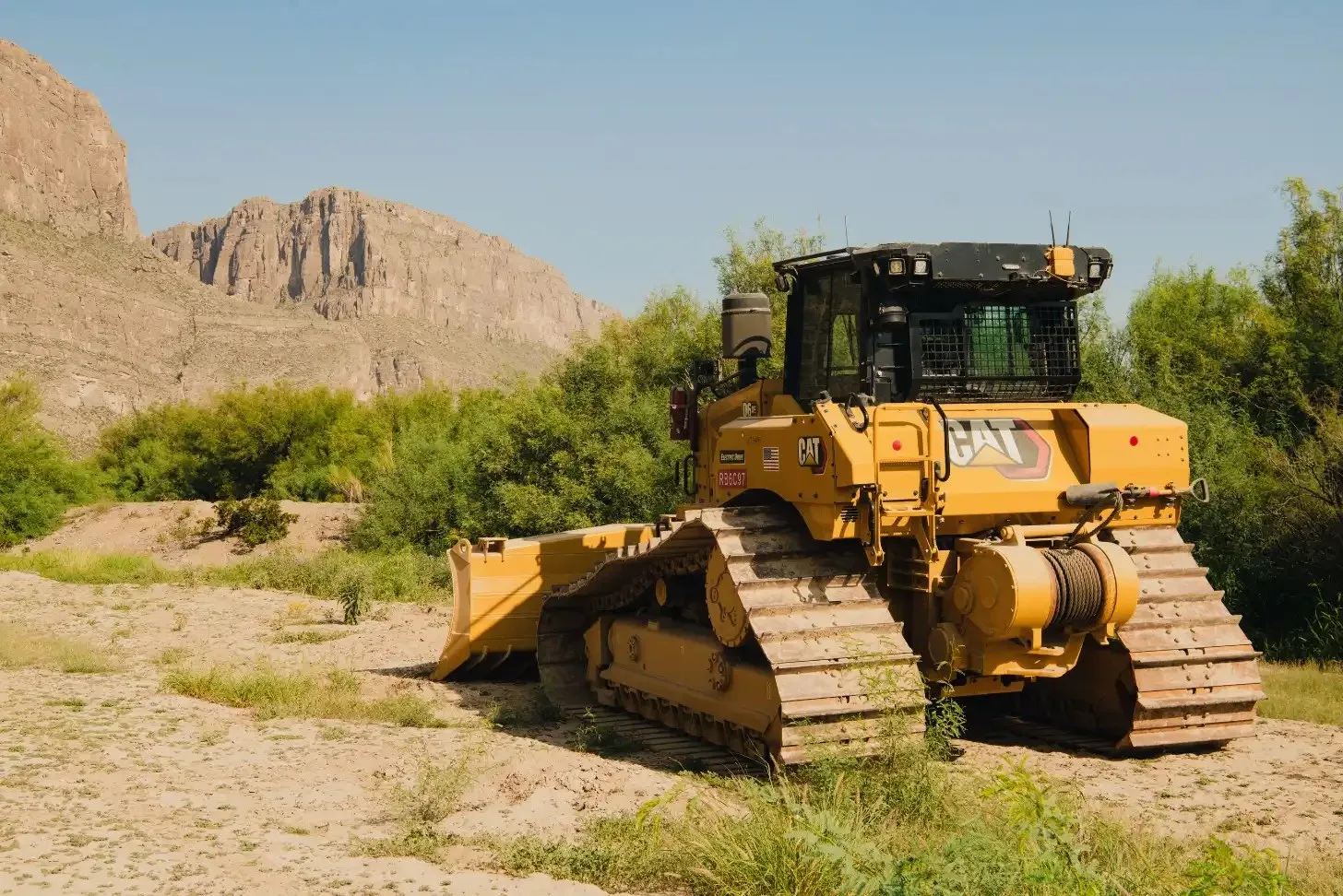 Sınır hattındaki dozer çalışmaları