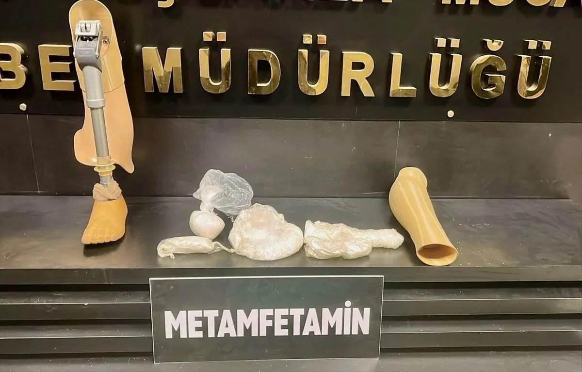 Bursa’da Protez Bacağındaki Uyuşturucu Şoku: 830 Gram Sentetik Madde Ele Geçirildi