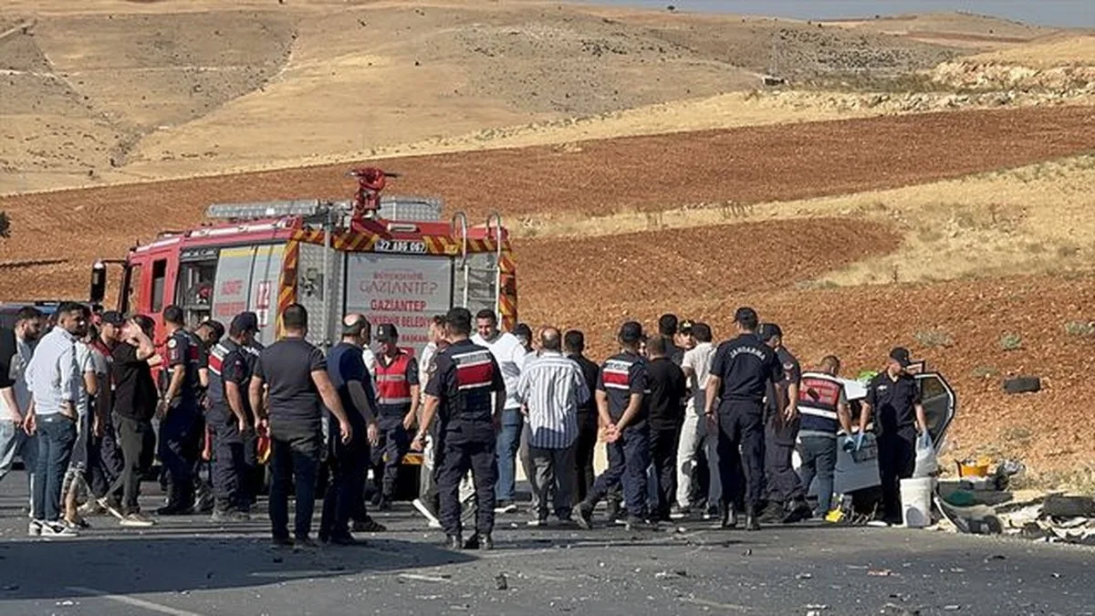 Gaziantep’te yaşanan üzücü bir trafik kazasında 2 kişi hayatını kaybetti, 4 kişi yaralandı