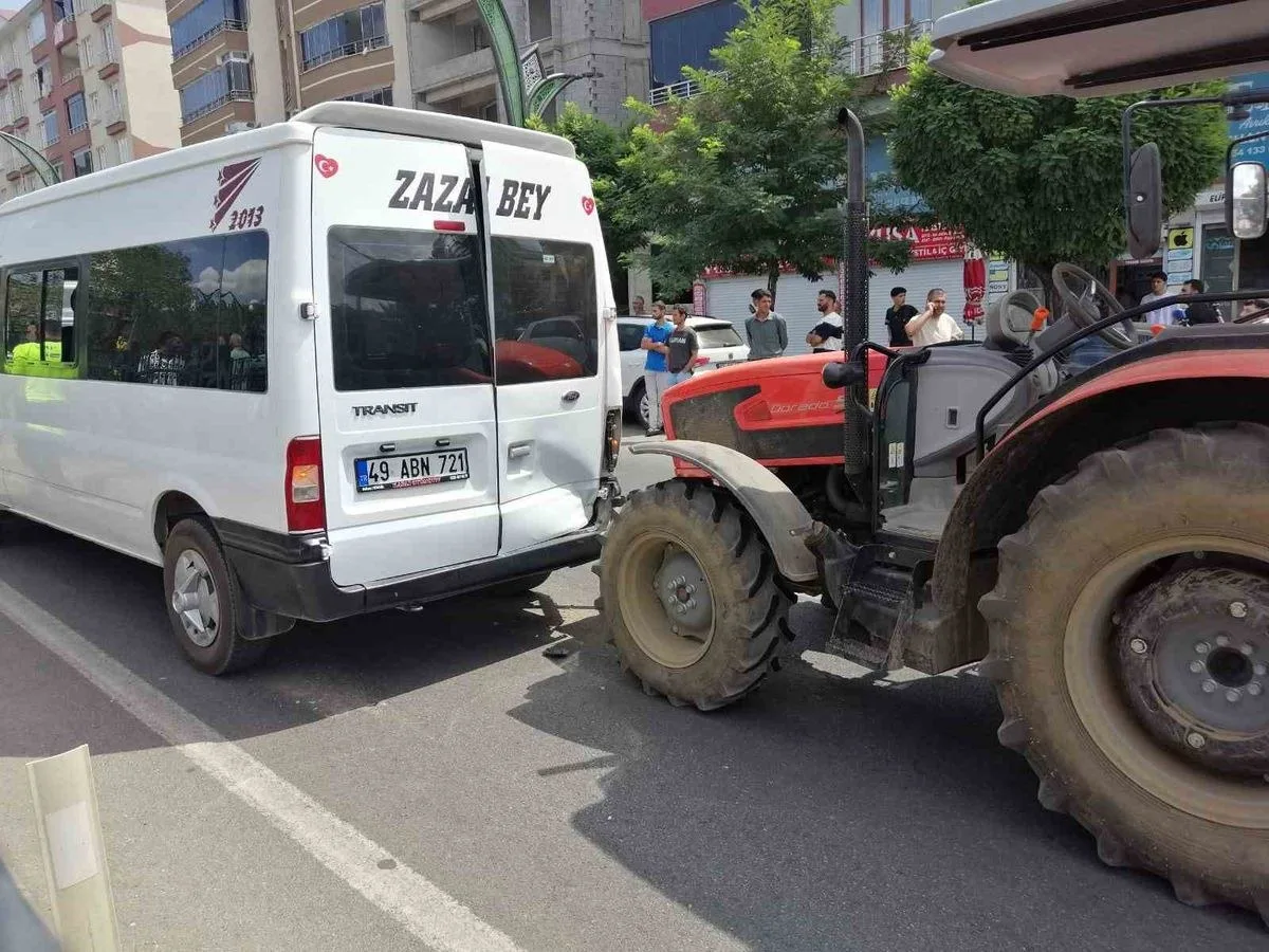 Bingöl’de Zincirleme Kaza: Şans Esiri Kaçtı, Maddi Hasar Oluştu