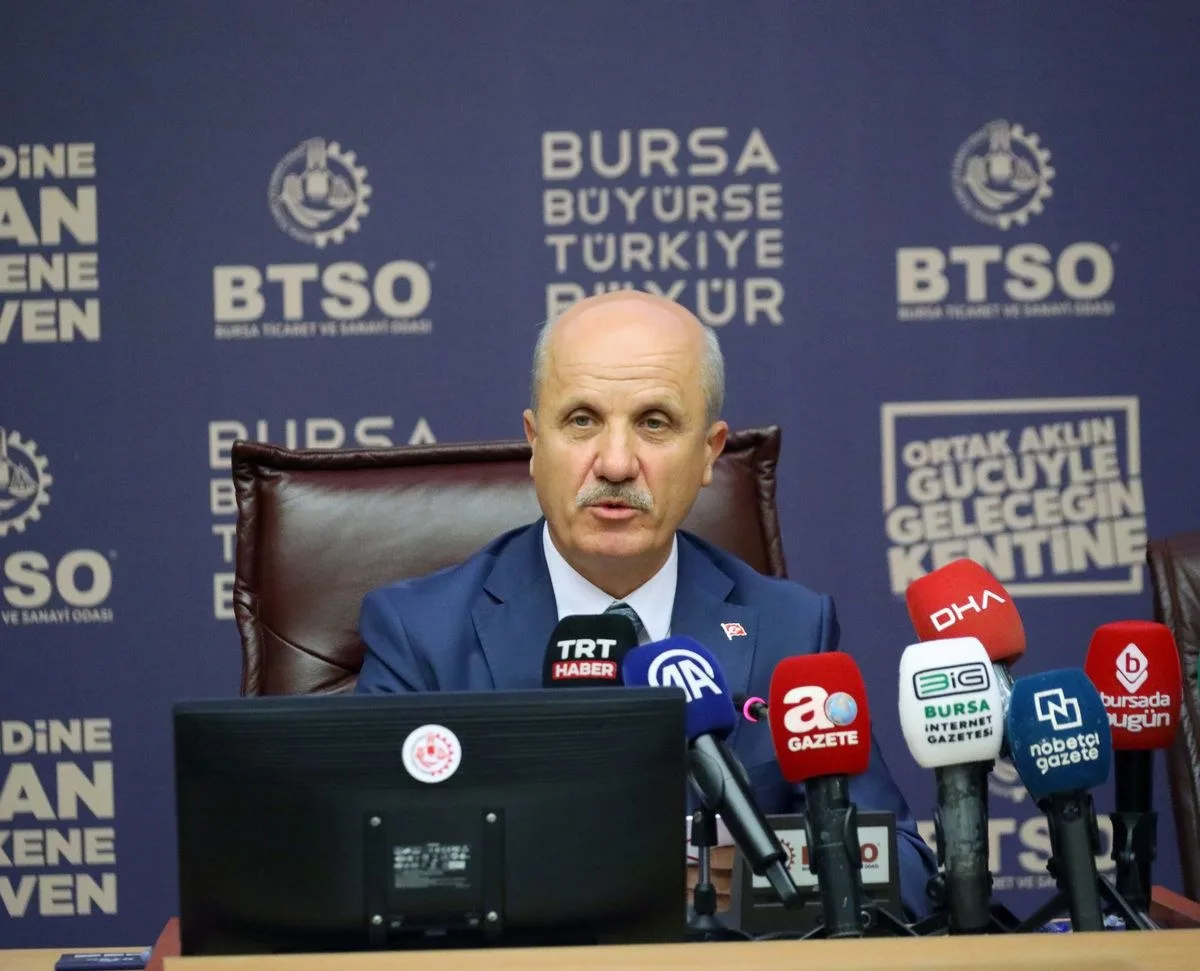Yükseköğretim Kurulu (YÖK), yeni bir mesleki eğitim modeli uygulamaya koydu: Öğrenciler, teorik eğitimin yanı sıra işletmelerde de staj yaparak deneyim kazanacak