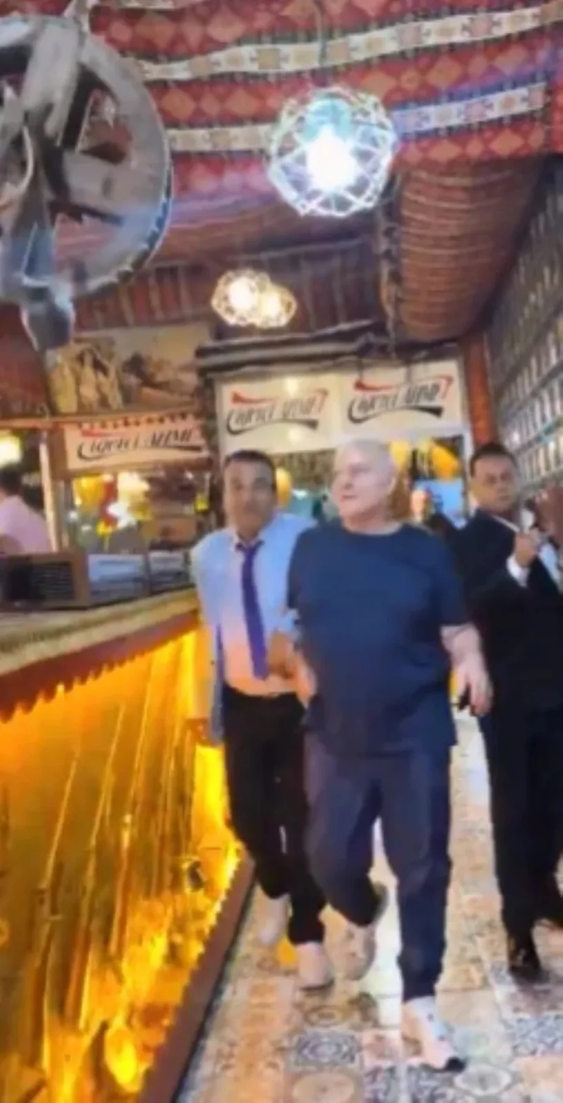 Mehmet Ali Erbil, Sahnelere Dönüşüyle Göz Kamaştırdı: Kilo Aldığı Haline Ünlü Şovmenden Espri Dolu Açıklamalar!