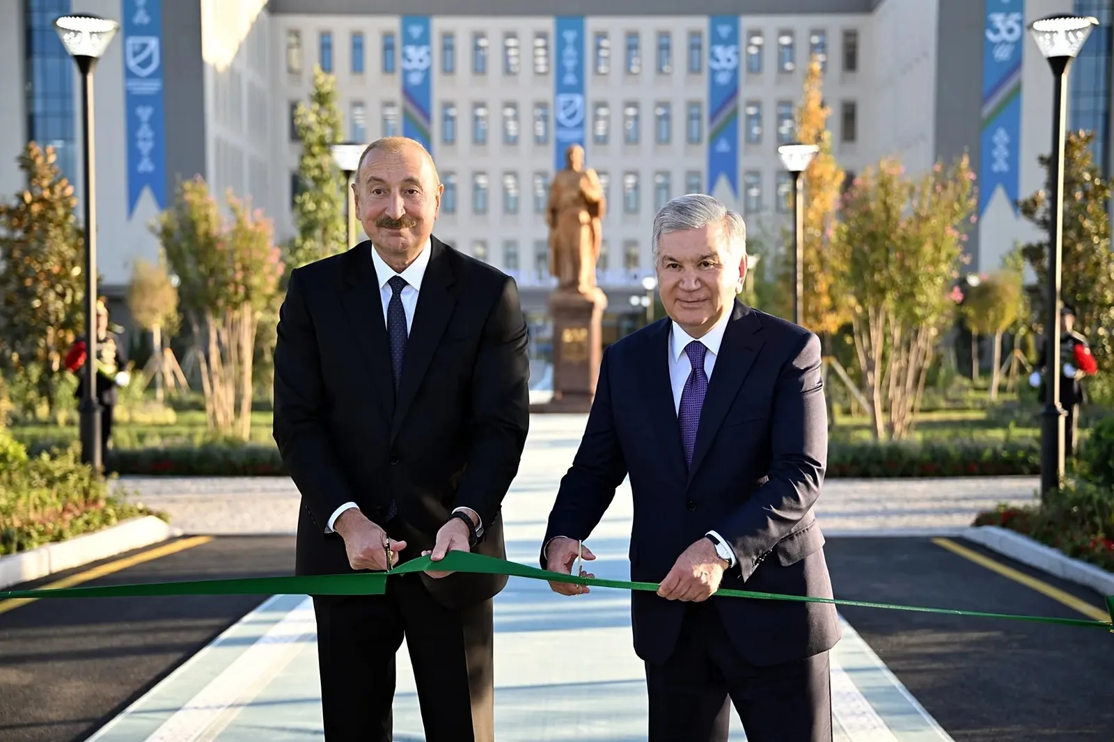Azerbaycan ve Özbekistan cumhurbaşkanları, Yeni Taşkent'teki Nizami Ulusal Pedagoji Üniversitesi'nin yeni kampüsünü açıyor.