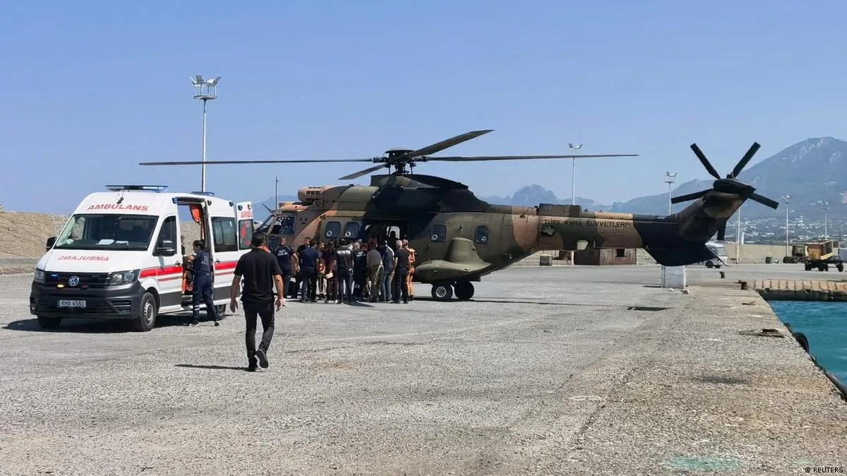 Kuzey Kıbrıs-Mersin seferindeki yolcu gemisi alabora oldu: Kurtarma çalışmaları sürüyor