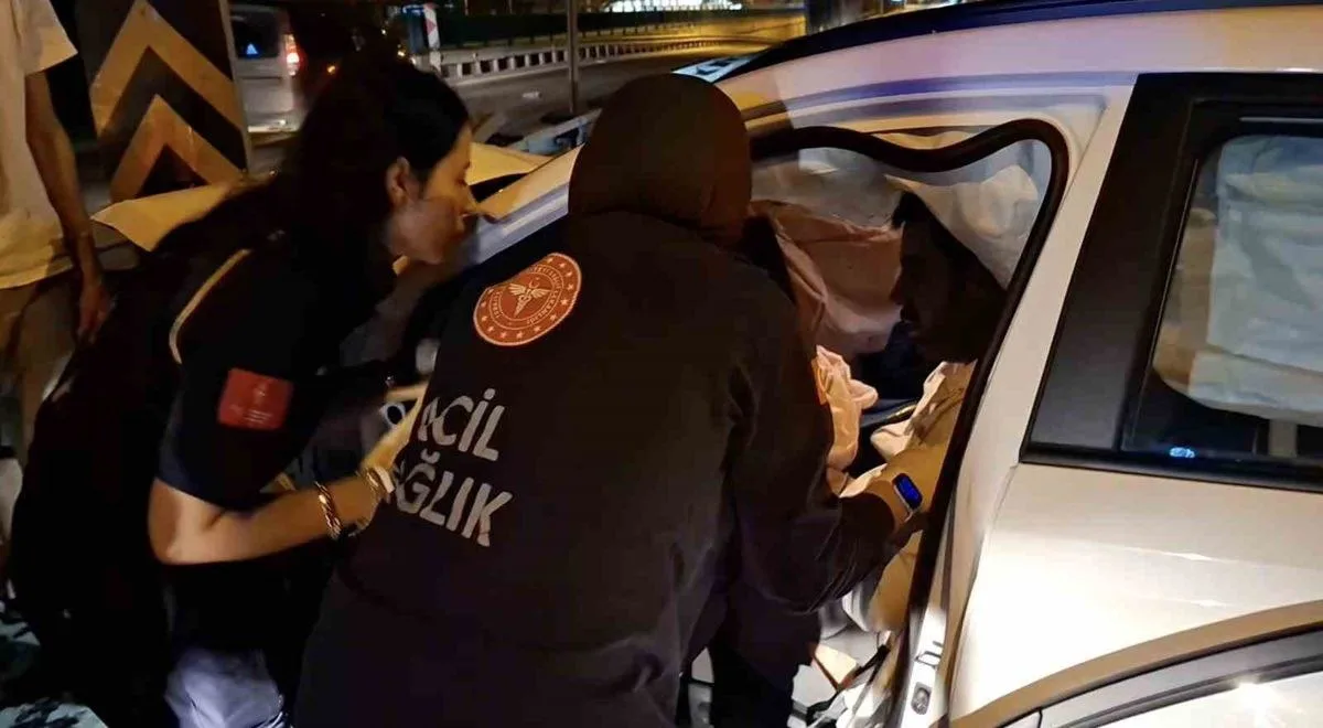Bursa’da Direğe Çarpması Sonucu Yaralanan Sürücü, Ekipler Tarafından Kurtarıldı