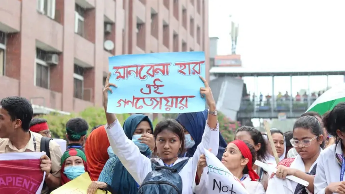 Bangladeş’te Protestolar Hükümeti Devirdi, Demokrasiyi Güçlendirdi mi?