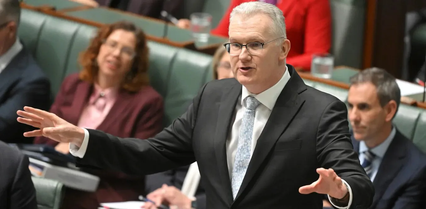 Avustralya Hükümeti Göç Politikasında Son Durumu İfade Etti: Tony Burke, 6 Hafta Gecikmeyle Yeni Önlemleri Açıkladı