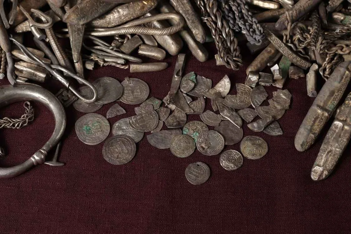 Kuzey Denizi'nin Gümüş Kanıtı: Danimarka'da Bulunan En Büyük Viking Çağı Gümüş Hazinesi