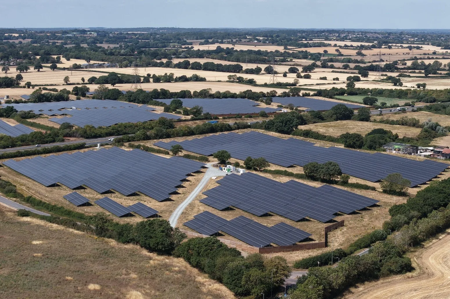 Britanya’da Güneş Enerjisi Üretimi Tarihinde En Yüksek Seviyeye Ulaştı, Sıcak Yazın Etkisiyle 23 Arttı