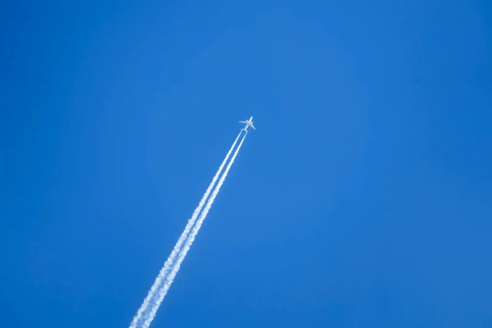 Plane with contrails behind
