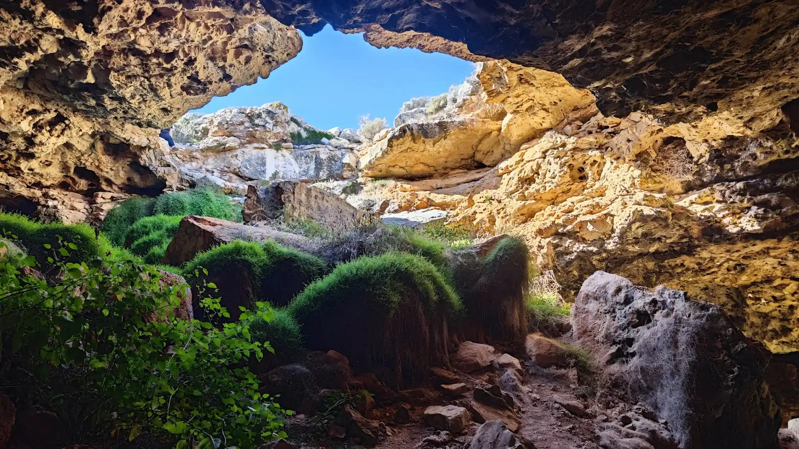 Avustralya'nın devasa Nullarbor Ovası'nda uzayan yeraltı mağaraları, alien dünyalar hakkında ders ve