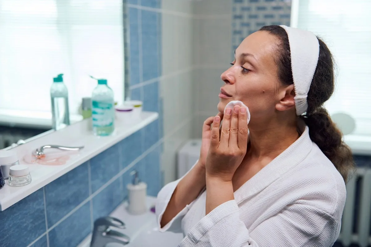 Dermatologlar, cilt bakım rutininize ters etki yapan bu alışkanlıkları kırmanızı istiyor