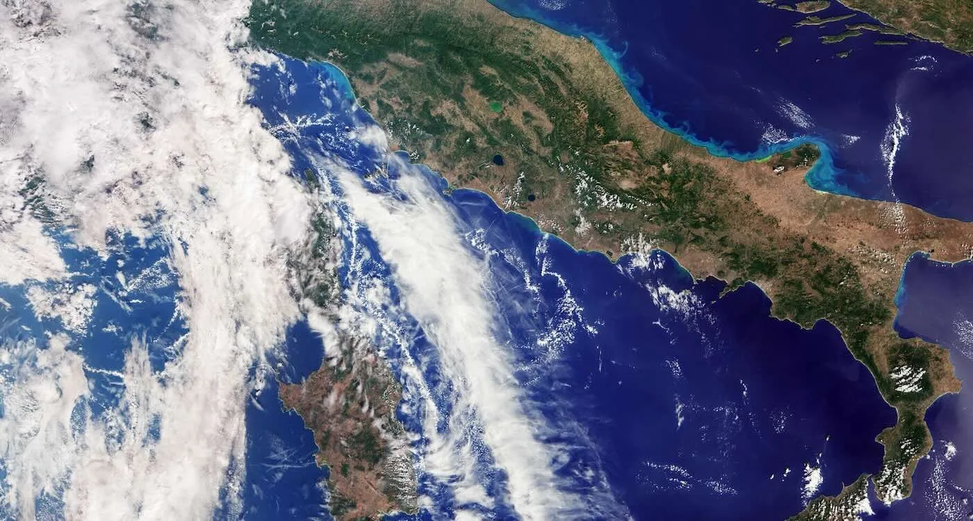 ESA’nın Yeni Sentinel 3C Uydusu, İtalya ve Arktik’in Heybetli Görüntüleriyle İlk Kez Ortaya Çıktı
