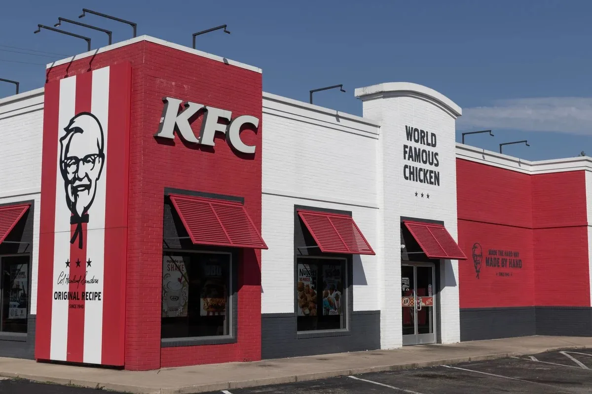 KFC, ABD Restoranlarında 2027’den Cola İçeceklerini PepsiCo’dan Coca-Cola’ya Geçirecek