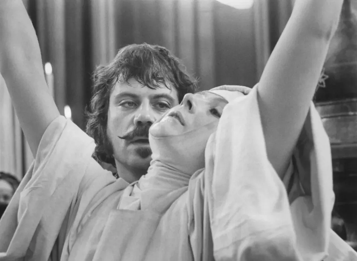 Ken Russell'ın sansürlenmiş "Şeytanlar" filminin yönetmen sürümü bu ay sinemalarda