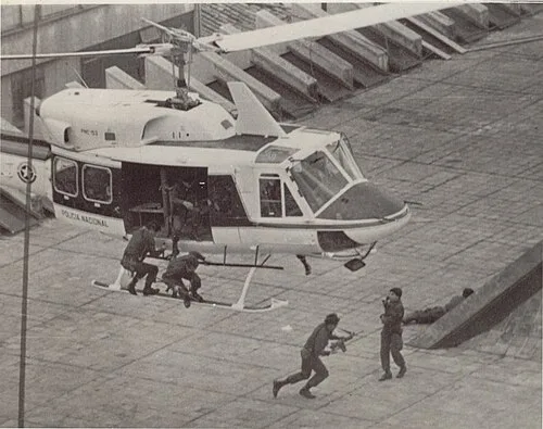 Policía de antaño (5580817176)