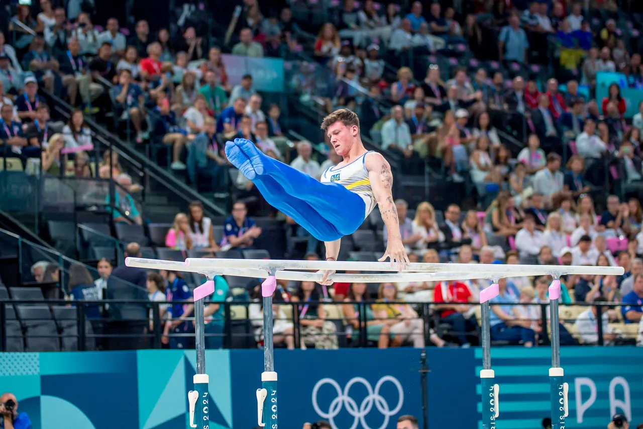Illia Kovtun performing in the men's parallel bars final at Paris 2024