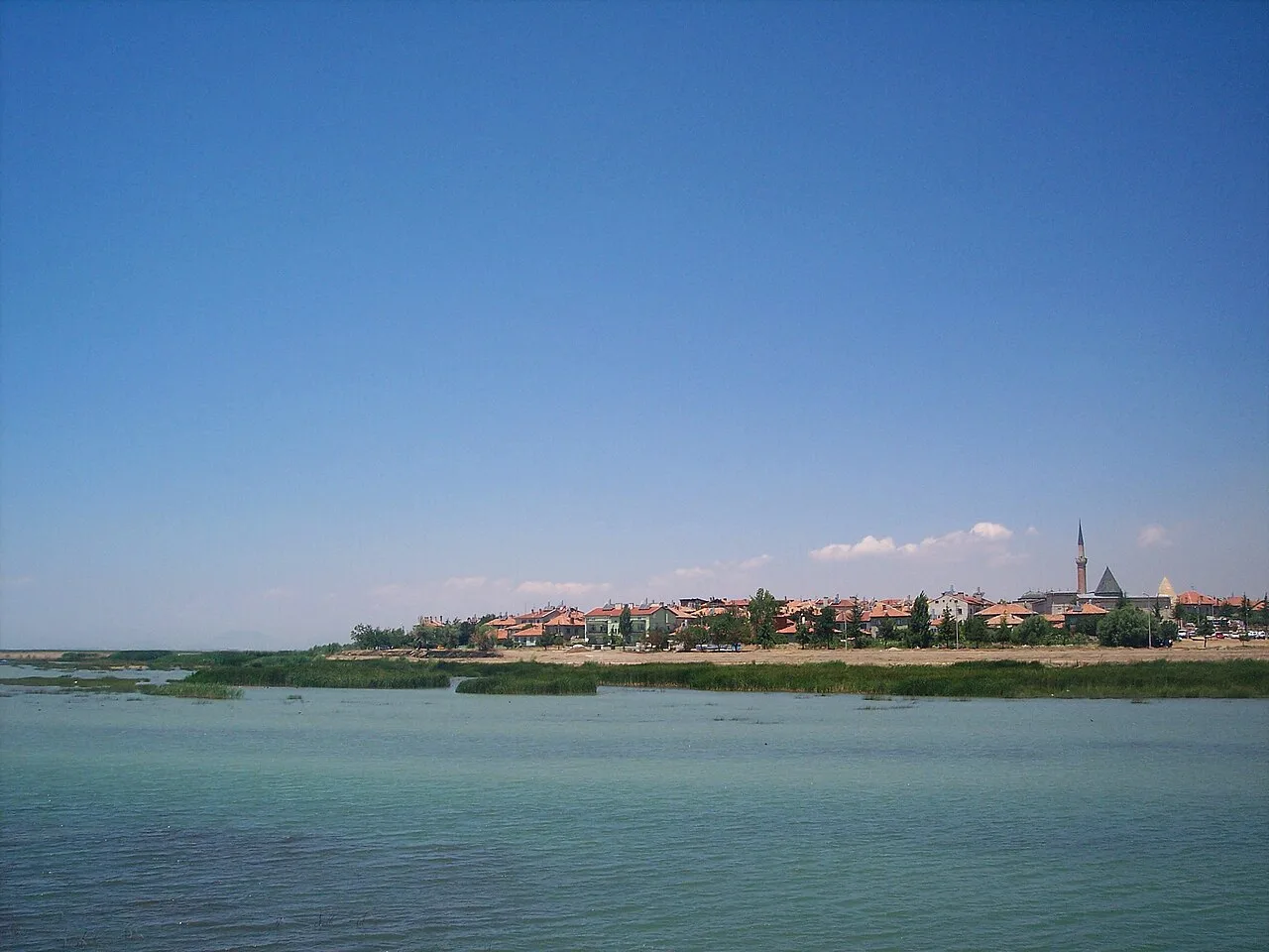 Beyşehir Gölü'nden bir manzara görüntüsü
