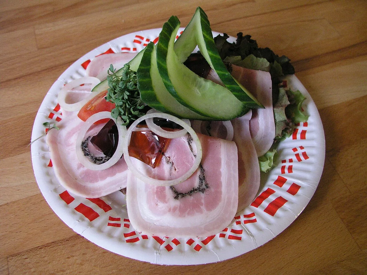 Rullepølse on smørrebrød