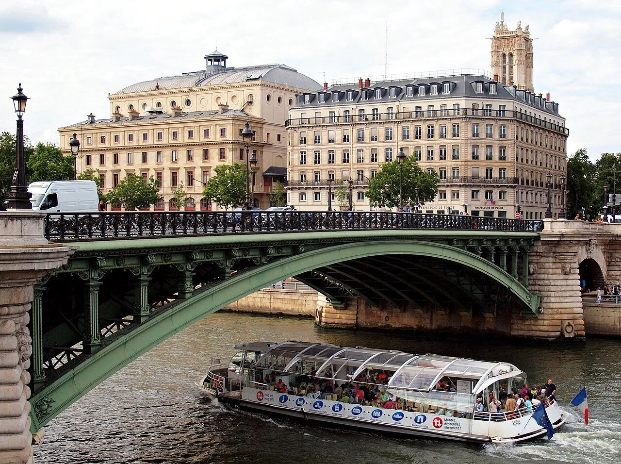 Tour boat in Paris