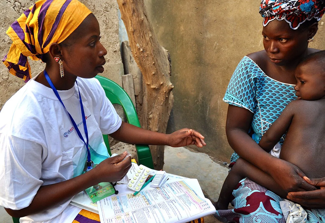 Community Health Worker treats child (19165929668)