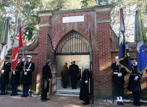 The current, 1831, crypt at Mount Vernon pictured in 2007.