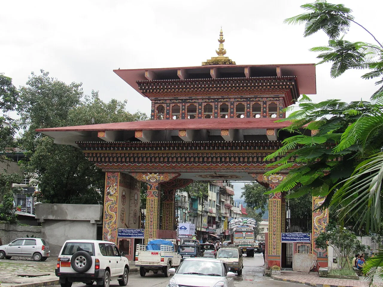 Bhutan gate in Phuentsoling 0