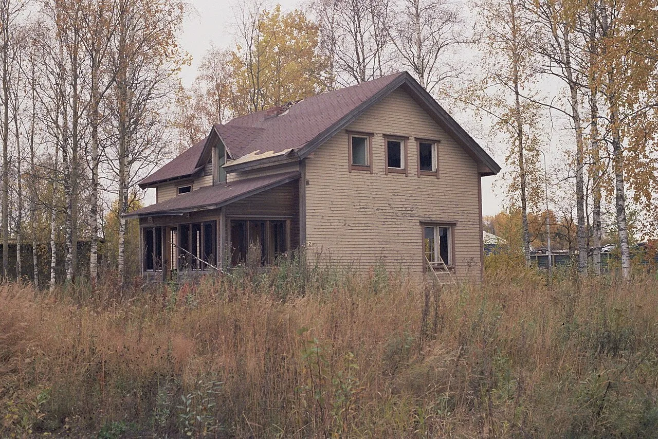 An abandoned house in Oulu, Finland in 2008