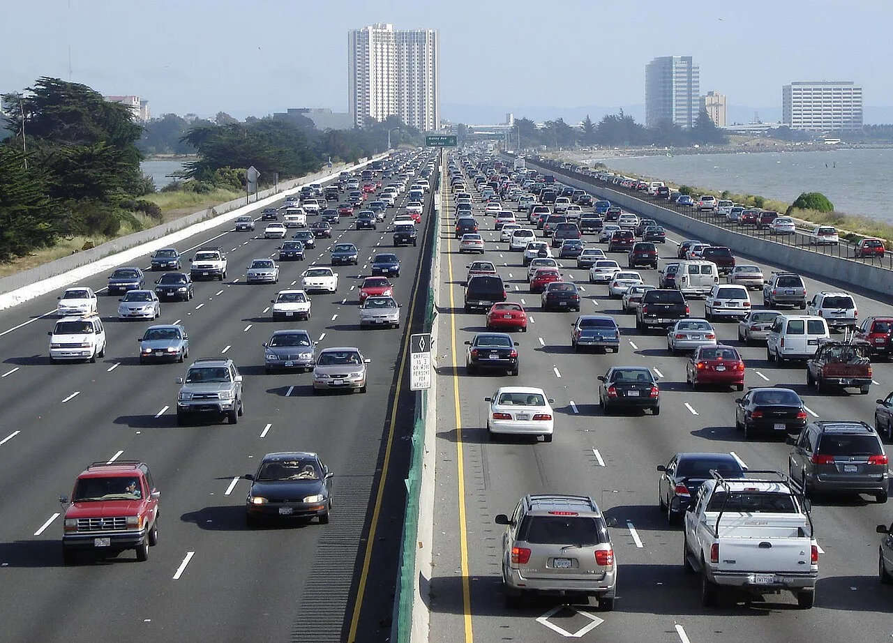 The United States has one of the world's highest rates of vehicle ownership per capita in the world, with 850 vehicles in operation (VIO) per 1000 people in 2022.[1]