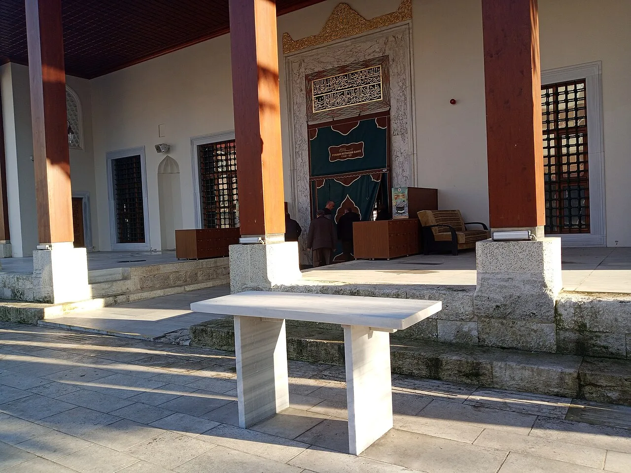 Balat Ferruh Kethüda Camii Önünde Musalla Taşı