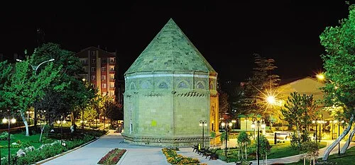 Hüdâvend Hatun türbesi Niğde
