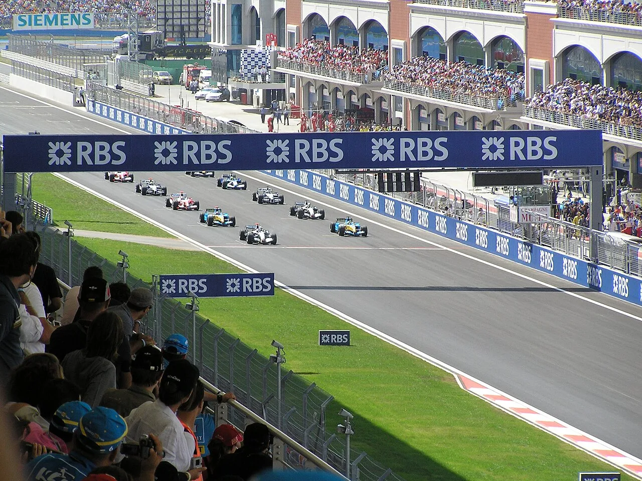 Türkiye Grand Prix'in 2005'te düzenlenen ilk yarışının başlangıcı.