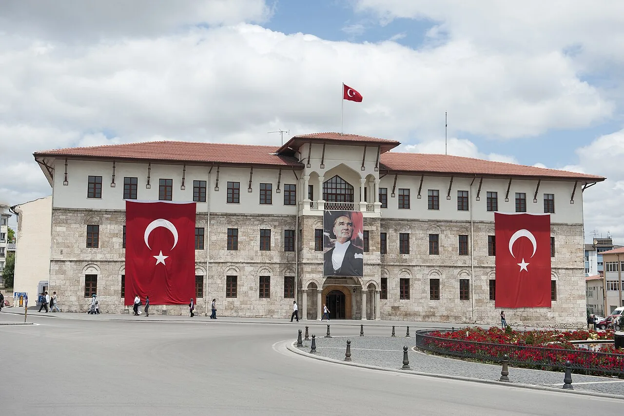 Sivas Cumhuriyet Meydanı in 2011 8145