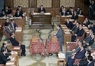 Ichirō Ozawa and Yasuo Fukuda debate each other during a Question Time session in January 2008.