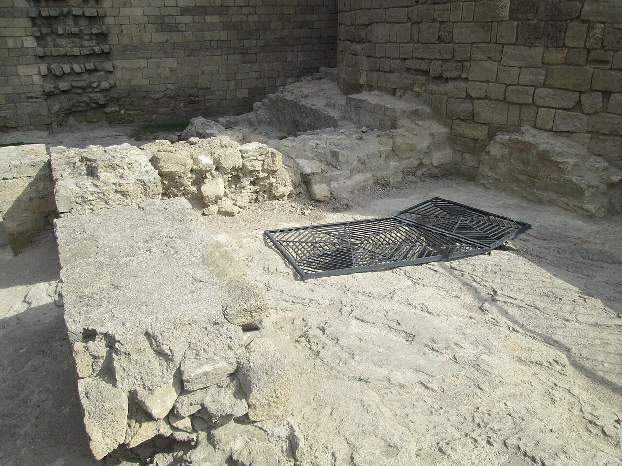 Kanalizasiya və su kanalları