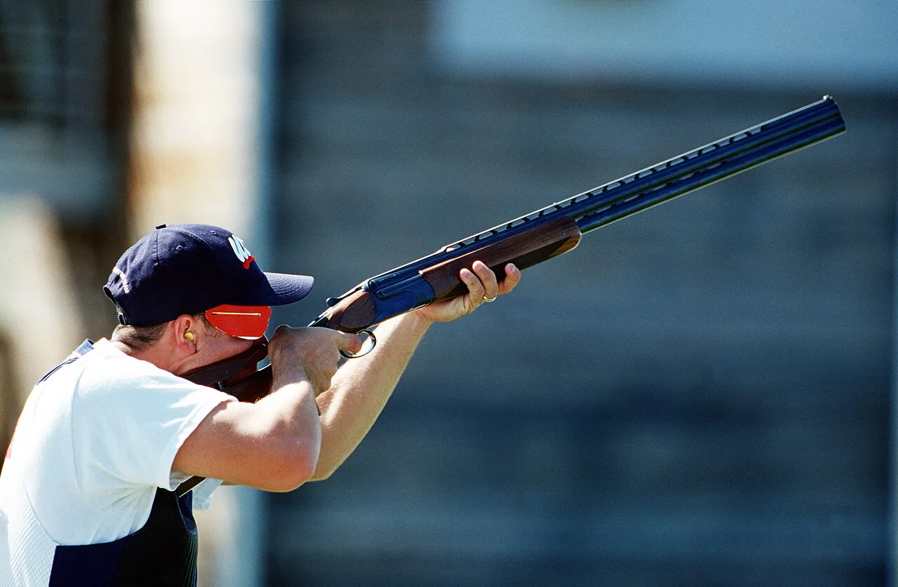 A competitor at the 2000 Summer Olympics trap shooting with an over/under double-barreled shotgun